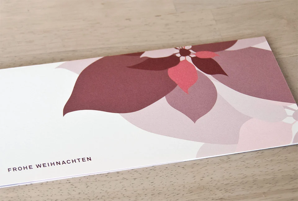 Weihnachtspost mit Blütenmotiv