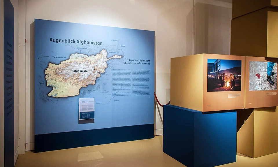 Augenblick Afghanistan – Eingang mit Landkarte