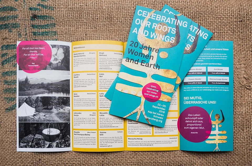 Programmheft und Flyer auf Jute